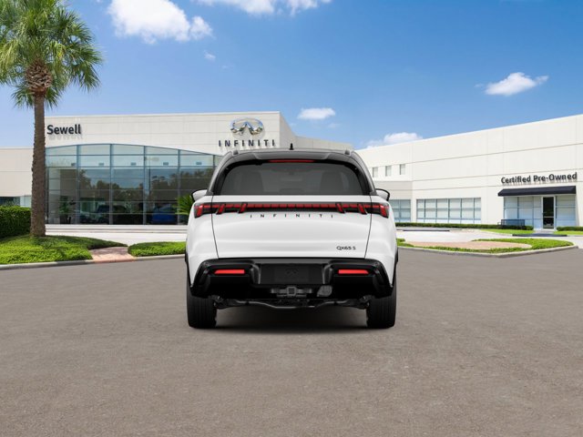 New 2027 2T RAD WHT INFINITI SPORT image 2